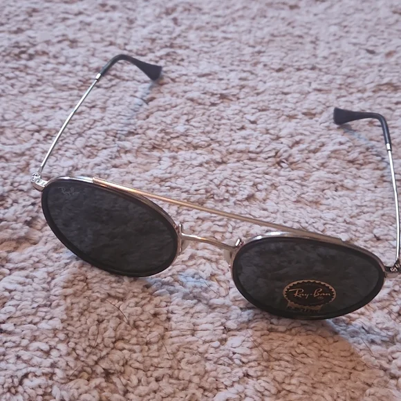 Ray Ban Round Sunglasses - Picture 2 of 3
